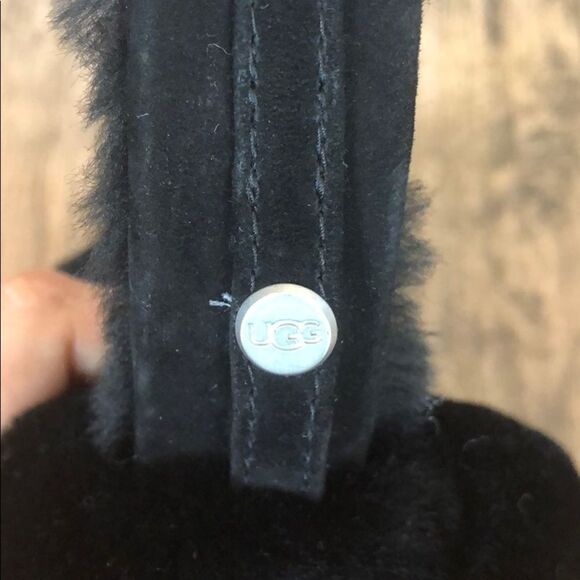 New Ugg ear warmers black. - Picture 2 of 3